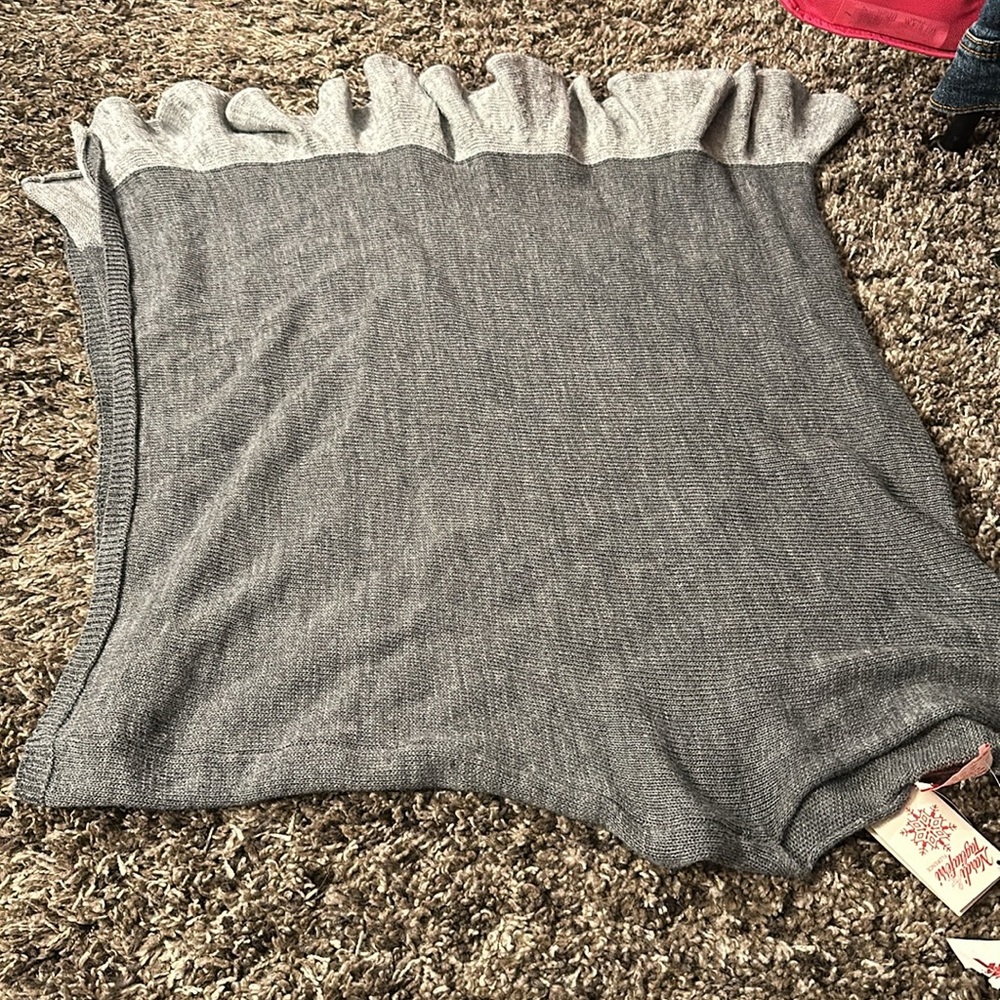 RUFFLE GRAY PONCHO/WRAP NWT MADE IN ITALY and BOUGHT IN ITALY